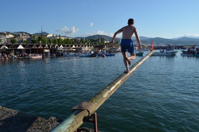 Birinci olan yarışmacıdan alkışlanacak davranış 9