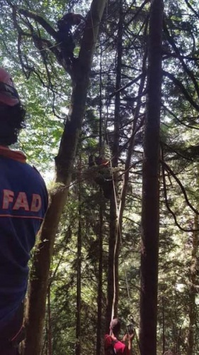 Trabzon'da paraşütçü mahsur kaldı 4