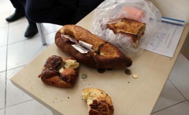 Ekmek ve poğaçaların içine sakladılar, cevapları şoke etti! 1