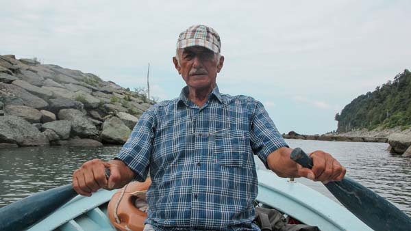 Rizeli balıkçının hayvanlarla dostluğu dikkat çekiyor 6