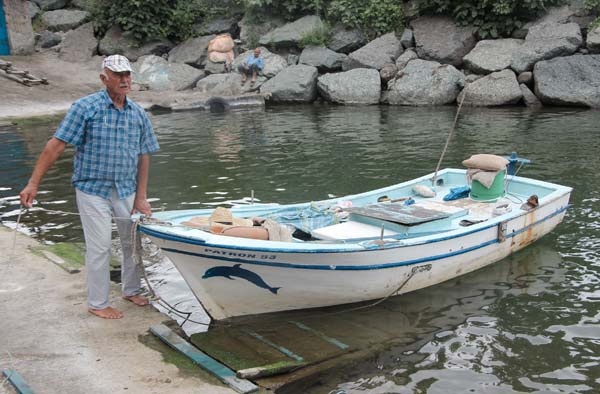 Rizeli balıkçının hayvanlarla dostluğu dikkat çekiyor 9