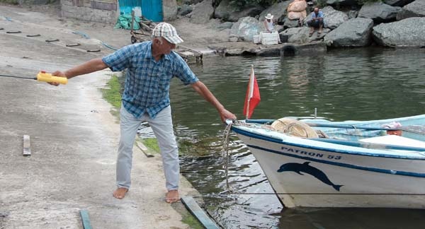 Rizeli balıkçının hayvanlarla dostluğu dikkat çekiyor 7