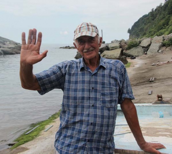 Rizeli balıkçının hayvanlarla dostluğu dikkat çekiyor 8