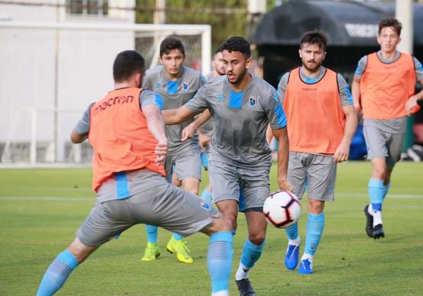 Trabzonspor'da Başkan Ağaoğlu ve yönetim antrenmanı izledi. 11 Temmuz 2019 11