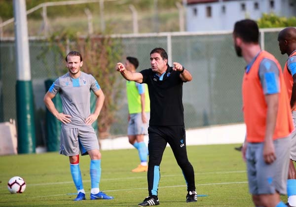 Trabzonspor'da Başkan Ağaoğlu ve yönetim antrenmanı izledi. 11 Temmuz 2019 10