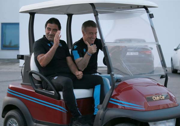 Trabzonspor'da Başkan Ağaoğlu ve yönetim antrenmanı izledi. 11 Temmuz 2019 27