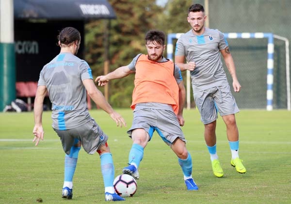 Trabzonspor'da Başkan Ağaoğlu ve yönetim antrenmanı izledi. 11 Temmuz 2019 32