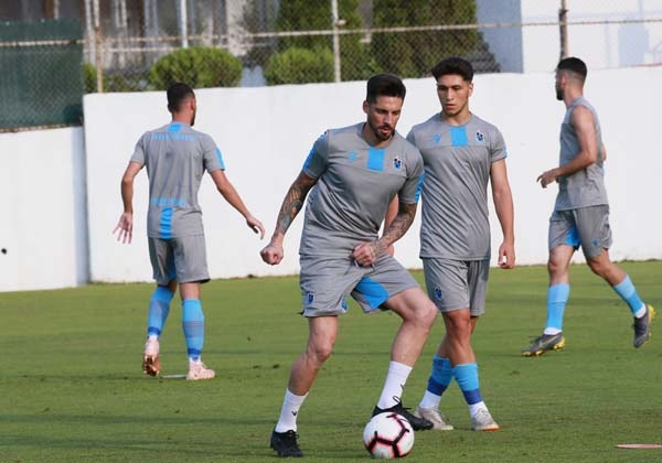 Trabzonspor'da Başkan Ağaoğlu ve yönetim antrenmanı izledi. 11 Temmuz 2019 8