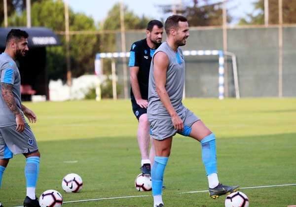 Trabzonspor'da Başkan Ağaoğlu ve yönetim antrenmanı izledi. 11 Temmuz 2019 12