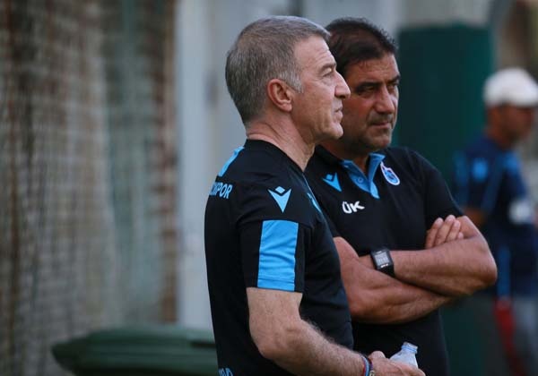 Trabzonspor'da Başkan Ağaoğlu ve yönetim antrenmanı izledi. 11 Temmuz 2019 2