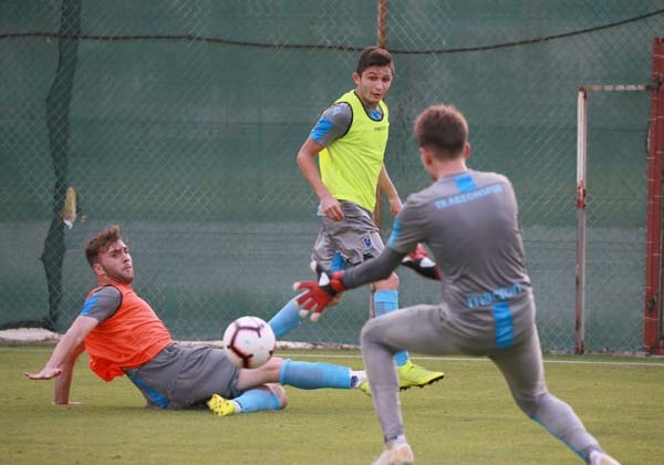 Trabzonspor'da Başkan Ağaoğlu ve yönetim antrenmanı izledi. 11 Temmuz 2019 4