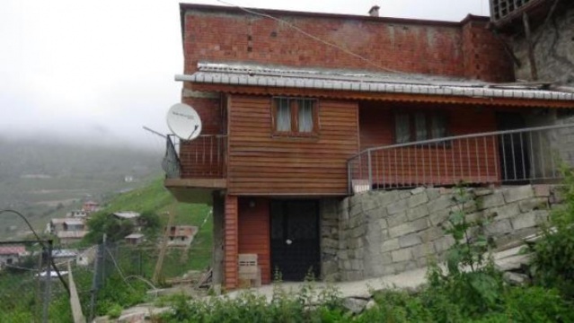 'Keçi inadı bu' evi ortadan ikiye bölüp 7