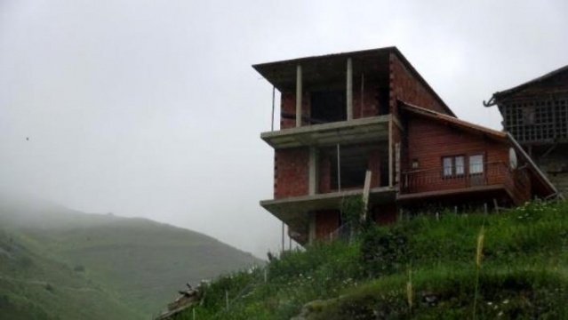 'Keçi inadı bu' evi ortadan ikiye bölüp 3