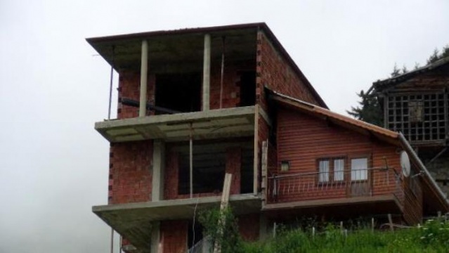 'Keçi inadı bu' evi ortadan ikiye bölüp 6