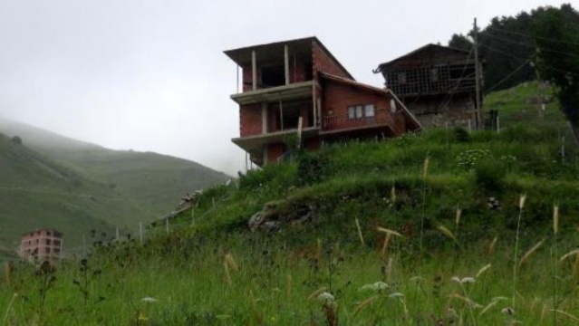 'Keçi inadı bu' evi ortadan ikiye bölüp 10