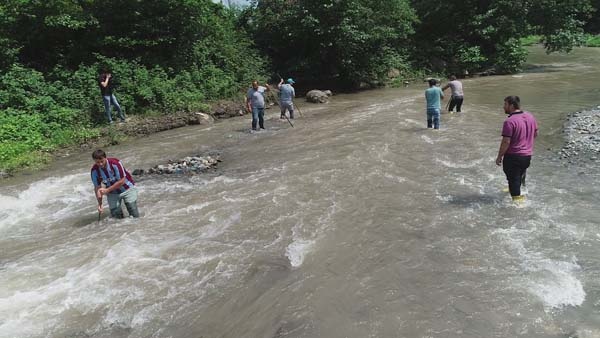 Selde kaybolan arkadaşlarını bulmak için ekip kurdular 2
