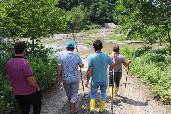 Selde kaybolan arkadaşlarını bulmak için ekip kurdular 8