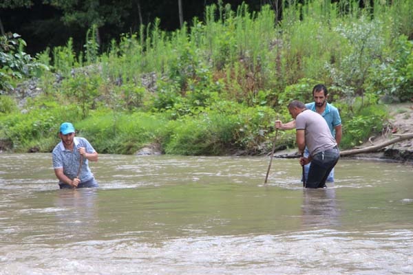 Selde kaybolan arkadaşlarını bulmak için ekip kurdular 4