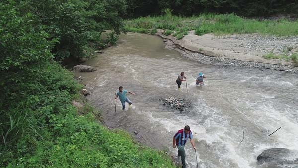 Selde kaybolan arkadaşlarını bulmak için ekip kurdular 10
