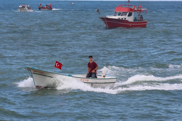 Sürmene’de tekne yarışları nefes kesti! 4