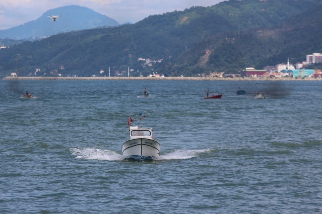 Sürmene’de tekne yarışları nefes kesti! 13
