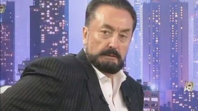 Adnan Oktar'ın sapıklığı bir kez daha ortaya çıktı 2