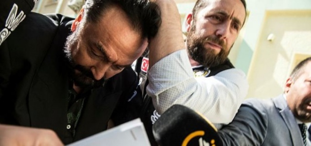 Adnan Oktar'ın sapıklığı bir kez daha ortaya çıktı 4