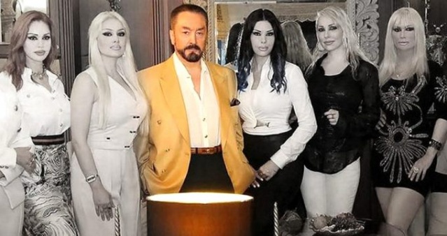 Adnan Oktar'ın sapıklığı bir kez daha ortaya çıktı 8