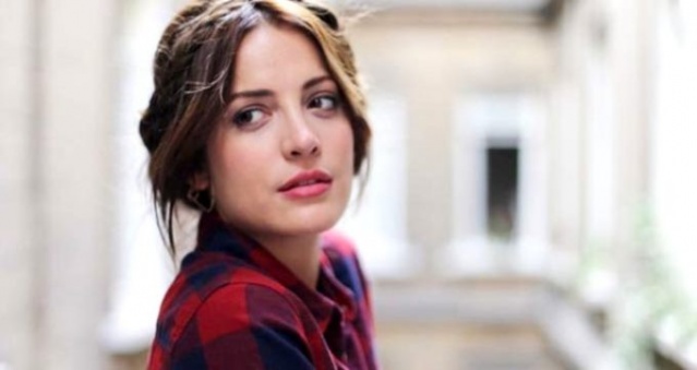 İrem Sak paylaşımıyla sosyal medyayı salladı 11