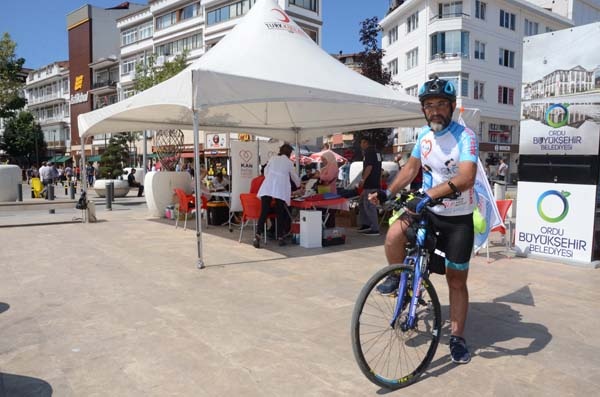 Çocuklar ölmesin diye binlerce kilometre pedal çeviriyor 1