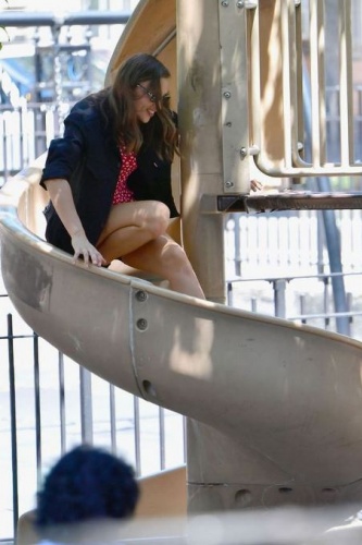 Irına Shayk kaydırağa sıkıştı 7