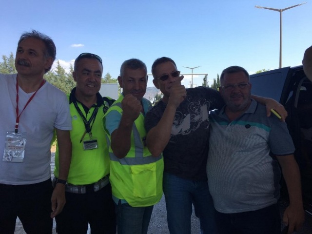 Van Damme Türkiye'de uygulamaya takıldı! 6