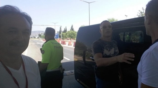 Van Damme Türkiye'de uygulamaya takıldı! 3