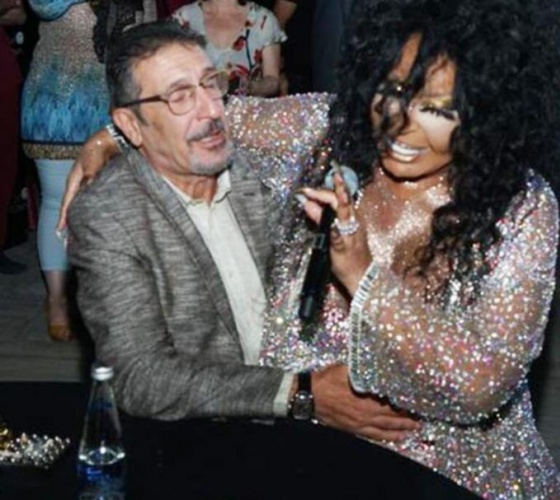 Bülent Ersoy, Cem Özer'in kucağına oturdu 4