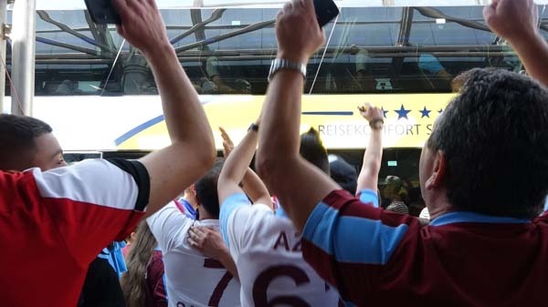 Trabzonspor'a Linz'de coşkulu karşılama 7