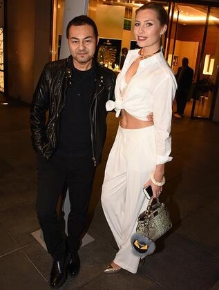 "Karımın omzuna el atmak istiyorum, ama olmuyor!' 4