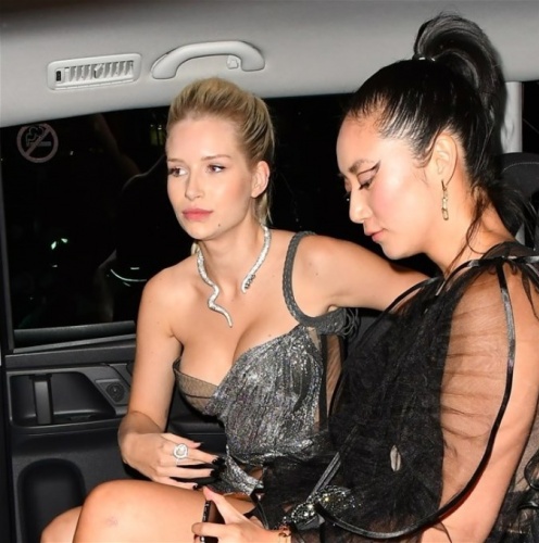 Lottie Moss ablasının tahtını sallıyor 11