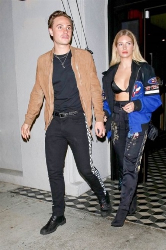 Lottie Moss ablasının tahtını sallıyor 24