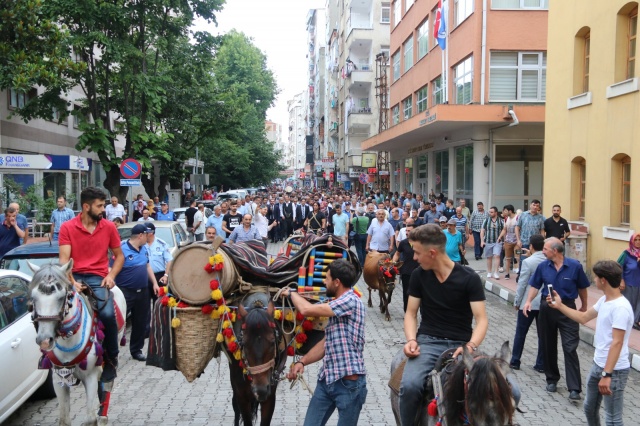 Akçaabat renklere büründü, şenlendi 22