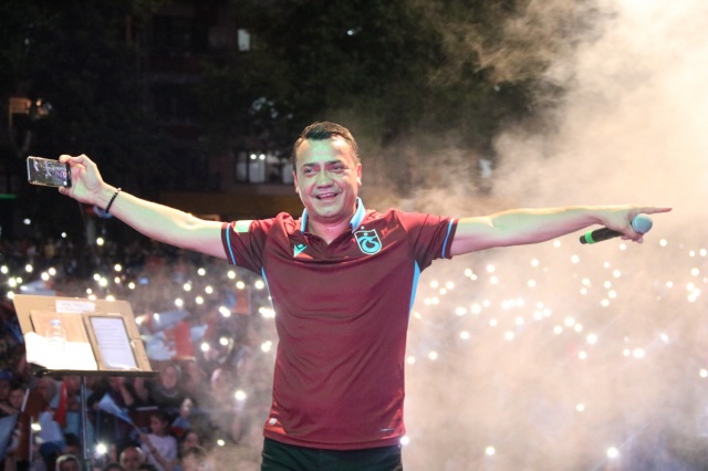 Akçaabat renklere büründü, şenlendi 7