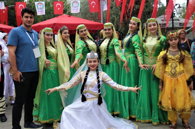 Akçaabat renklere büründü, şenlendi 11