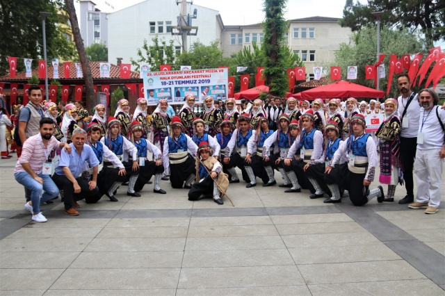 Akçaabat renklere büründü, şenlendi 15