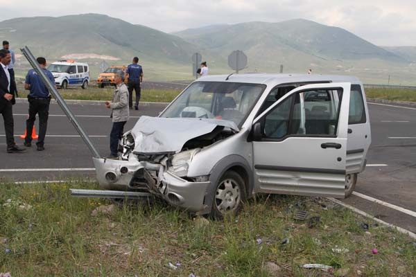 İki araç çarpıştı - 8 yaralı 5