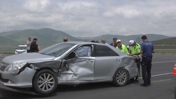 İki araç çarpıştı - 8 yaralı 2