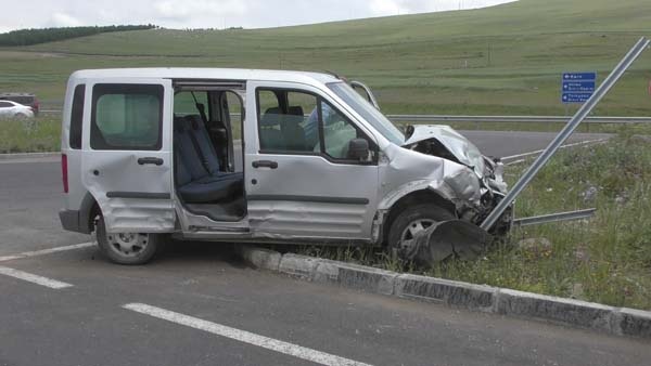 İki araç çarpıştı - 8 yaralı 7