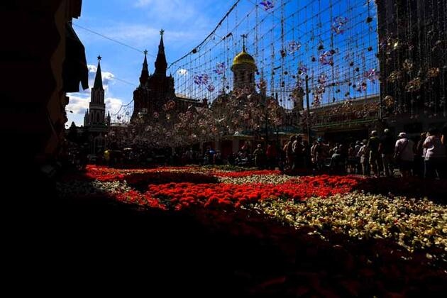 Ünlü meydan çiçek bahçesine döndü 3