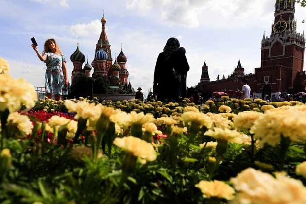 Ünlü meydan çiçek bahçesine döndü 8