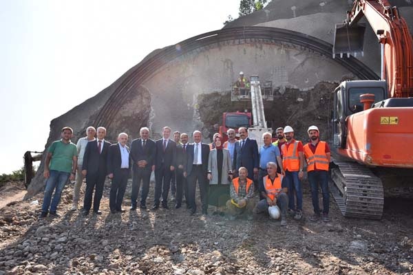 Bakan Cahit Turhan Trabzon'da tepki çeken projeyi inceledi 3