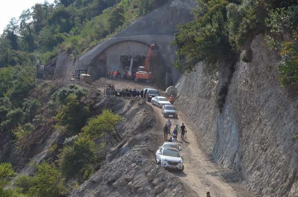 Bakan Cahit Turhan Trabzon'da tepki çeken projeyi inceledi 6