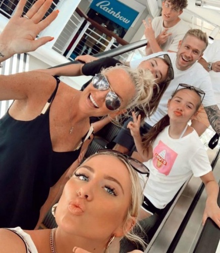 Saffron Barker Youtube'da milyoner oldu 7